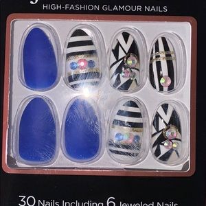 Kiss nails